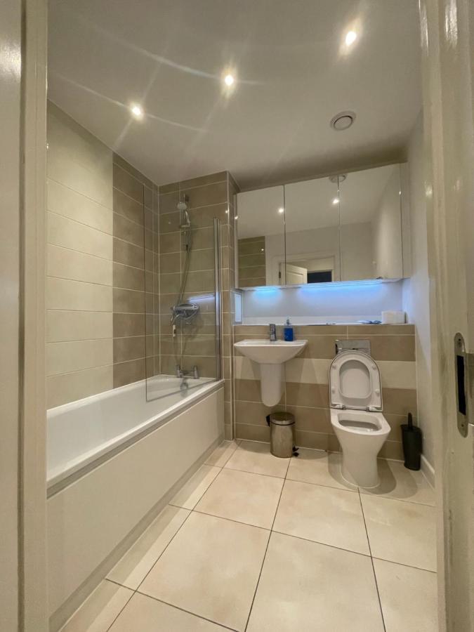 Amazing Apartment Moments Away From The Heart Of London Exterior photo